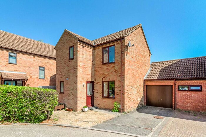 3 Bedroom Detached House For Sale In Salisbury Grove, Giffard Park, MK14