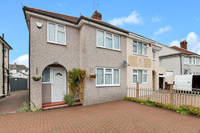 3 Bedroom Semi Detached House For Sale In Windermere Avenue, RM12