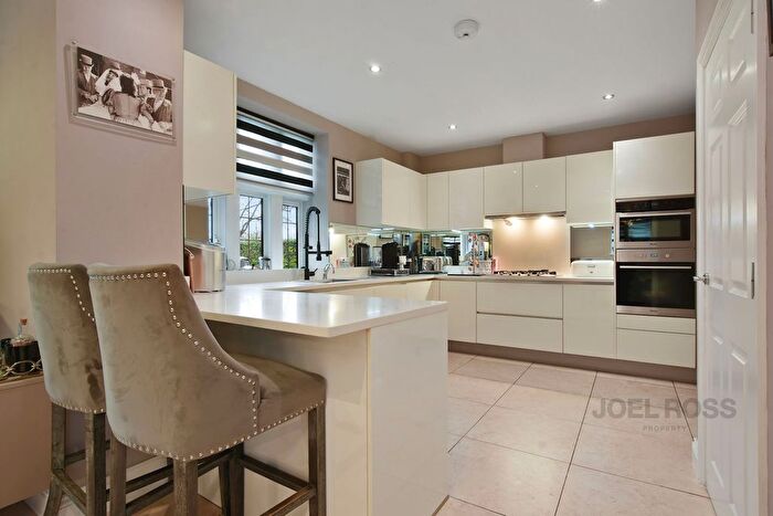 3 Bedroom Detached House For Sale In Royal Connaught Drive, Bushey, WD23