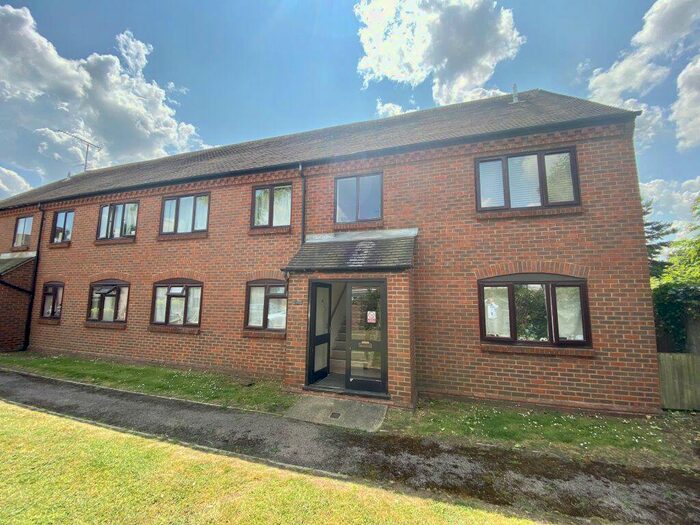 2 Bedroom Flat To Rent In Lintott Close, SG1