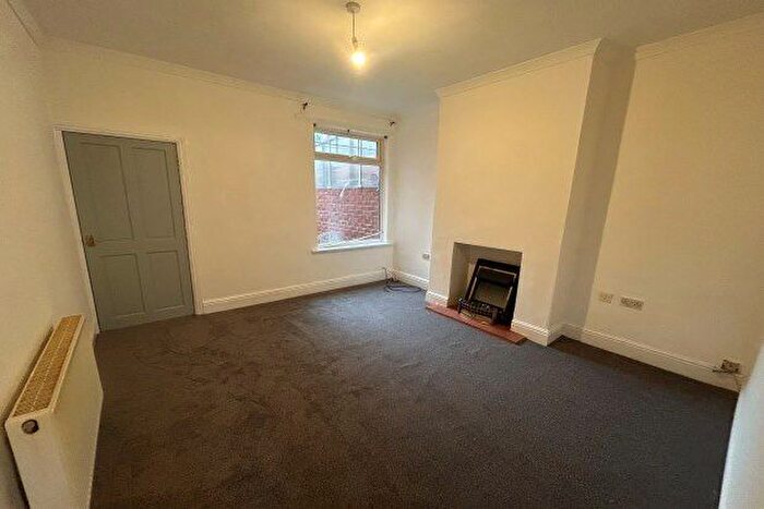 2 Bedroom Terraced House To Rent In Park Road, Smethwick, B67