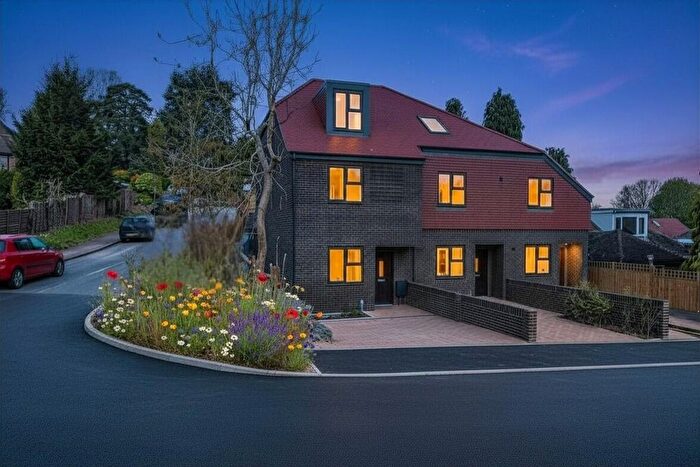4 Bedroom End Of Terrace House For Sale In Waddington Way, Coulsdon, CR5