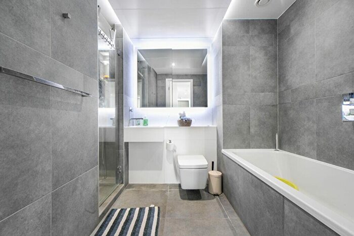 1 Bedroom Flat For Sale In Dollar Bay Place London, E14