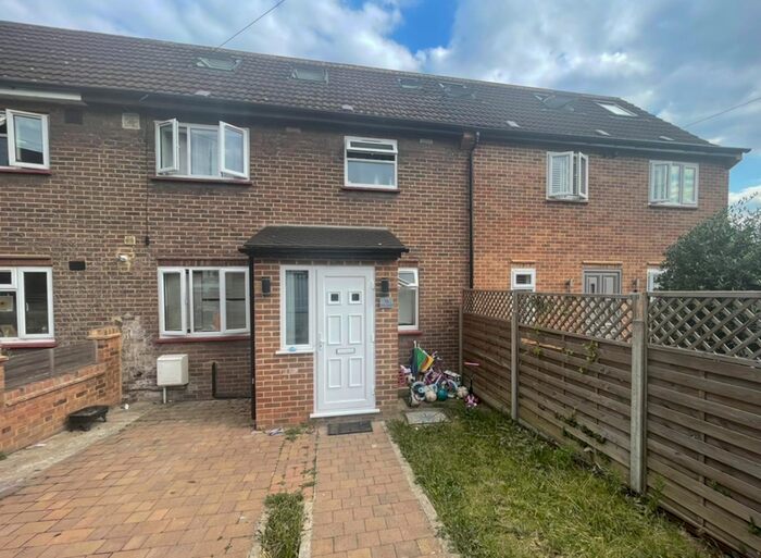 4 Bedroom Terraced House To Rent In Cherry Crescent, Brentford, TW8