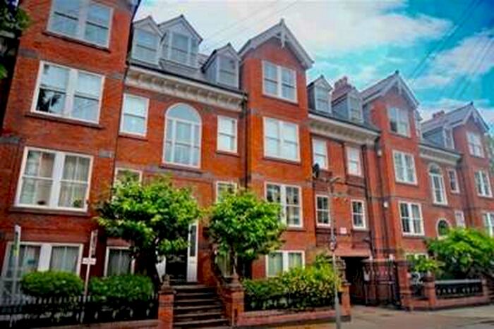 3 Bedroom Flat To Rent In Pelham Grove L17