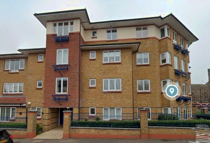 2 Bedroom Flat To Rent In Myddleton Avenue, London, London, N4