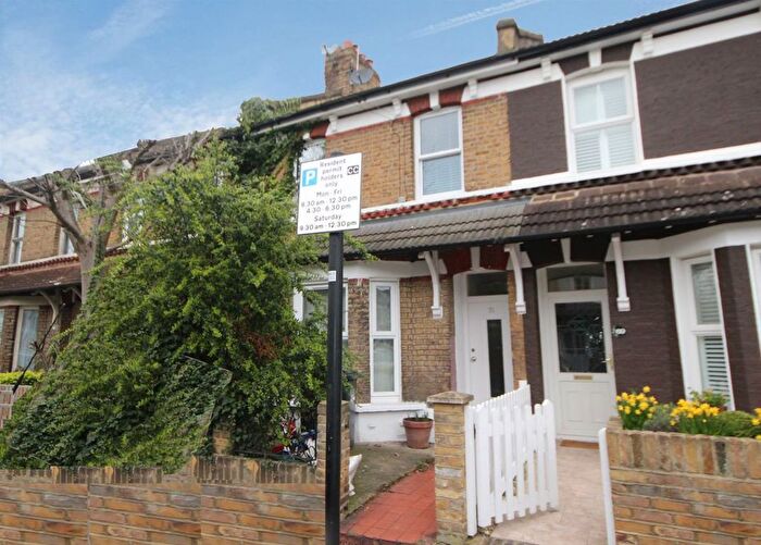 2 Bedroom Flat To Rent In Glebe Street, Chiswick, W4