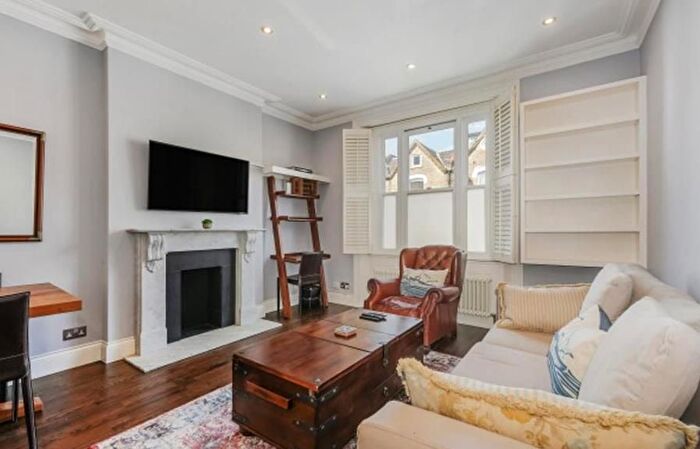 1 Bedroom Flat To Rent In Half Moon Street, Mayfair, London, W1J