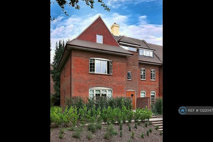 4 Bedroom Flat To Rent In Sarum Road, Winchester, SO22