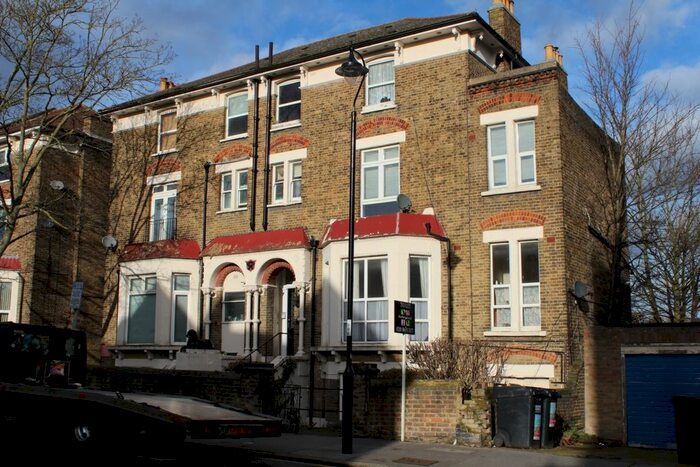 Studio To Rent In Oliver Grove, South Norwood, SE25