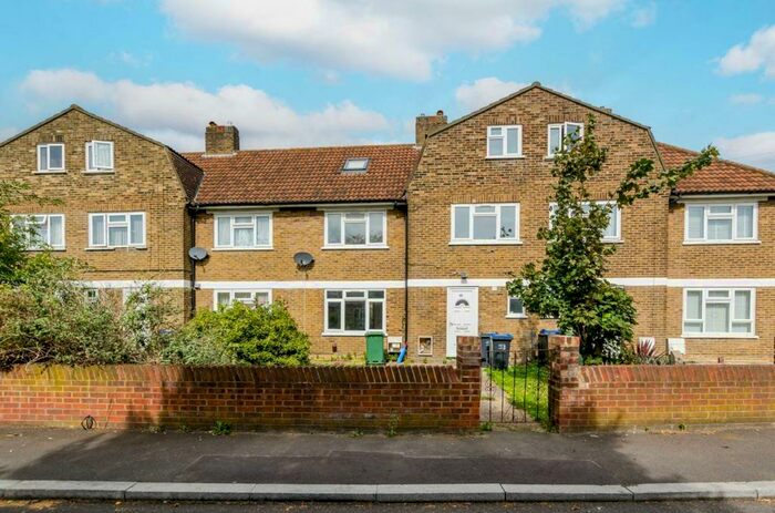 4 Bedroom House To Rent In Sunshine Way, Mitcham, CR4