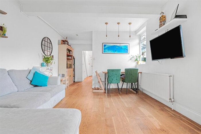 2 Bedroom Apartment For Sale In Spencer Road, Harrow, HA3