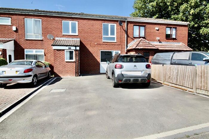 4 Bedroom Terraced House For Sale In Auckland Drive, Smiths Wood, B36