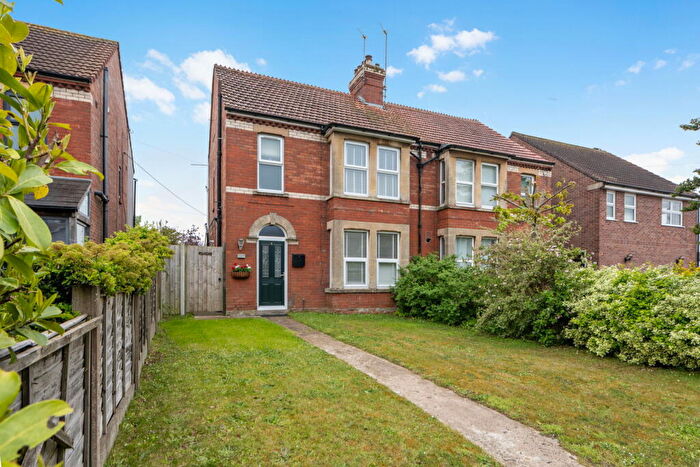 3 Bedroom Semi-Detached House For Sale In West Coker Road, Yeovil, BA20