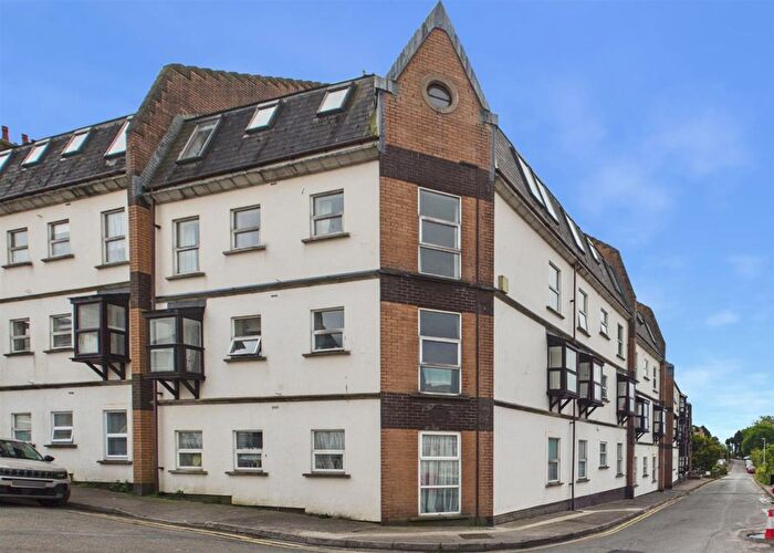 2 Bedroom Flat For Sale In Station Road, Tenby, SA70