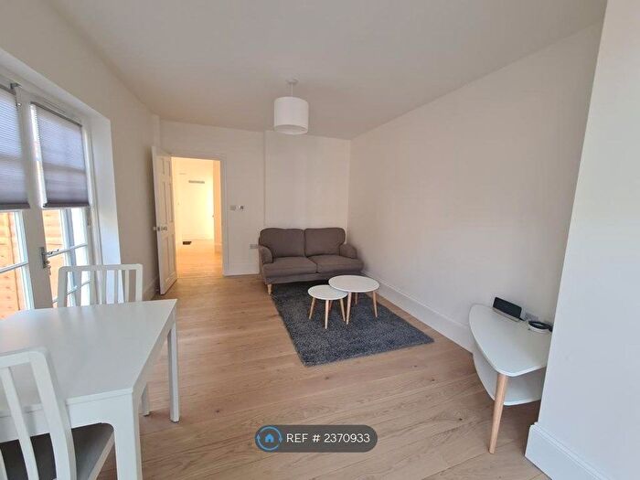 1 Bedroom Flat To Rent In Bow Common Lane, London, E3