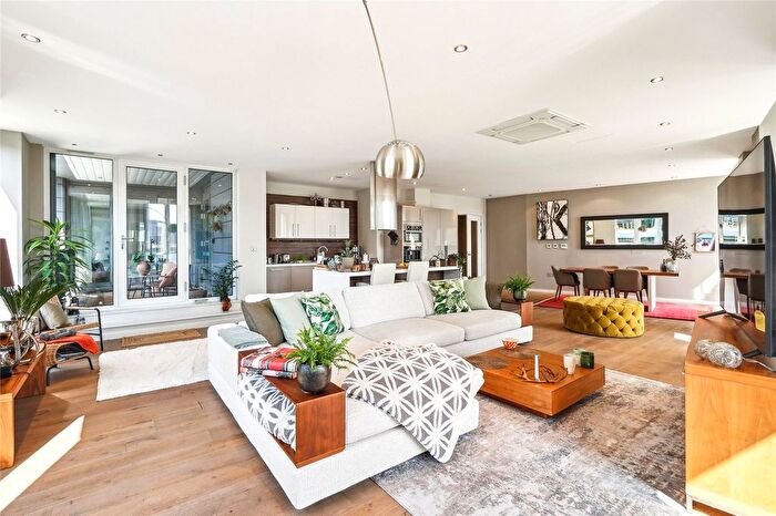 2 Bedroom Flat To Rent In Palace Place, Westminster, London, SW1E