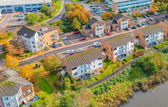 3 Bedroom Flat For Sale In Grangemoor Court, Cardiff, CF11