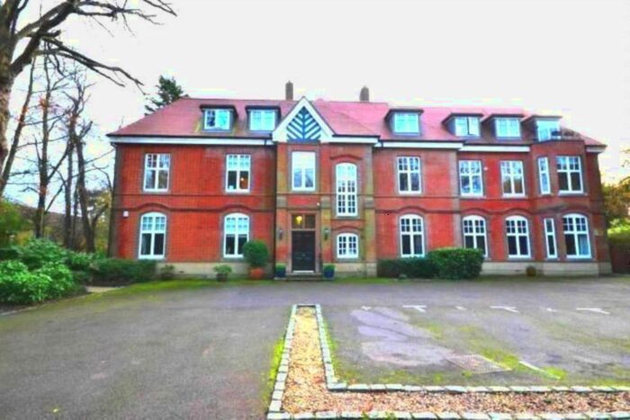 2 Bedroom Flat To Rent In Old Rectory Court, Barnet, EN5