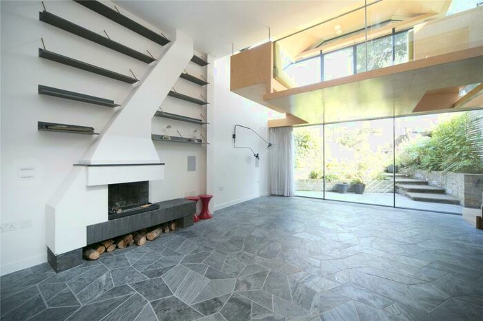 4 Bedroom Terraced House To Rent In Groombridge Road, South Hackney, London, E9