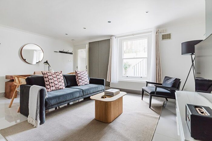 2 Bedroom Flat To Rent In Kensington, London, W8