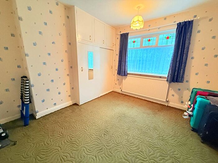 3 Bedroom Semi-Detached House For Sale In Woodlands Grove, Cottingley, Bingley, BD16