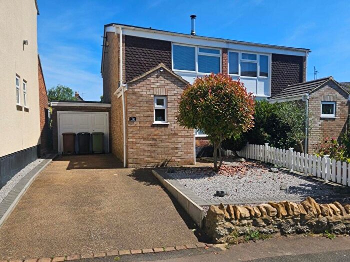 3 Bedroom Semi-Detached House To Rent In Tenter Lane, Finedon, Wellingborough, NN9