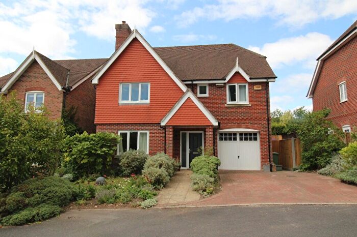 4 Bedroom Detached House For Sale In Kingsclere Road, RG25