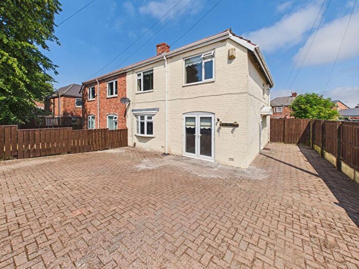 3 Bedroom Semi Detached House For Sale In Crossway, Gateshead, NE9