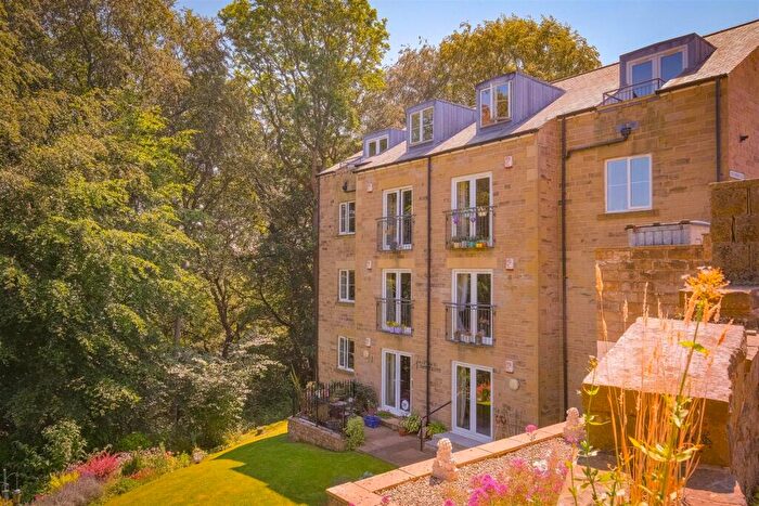 2 Bedroom Apartment For Sale In Beechwood Fold, Stainland Road, Holywell Green, Halifax, HX4