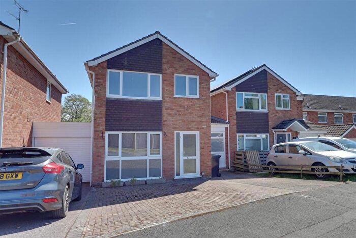 4 Bedroom Link Detached House For Sale In The Wend, Longhope, GL17