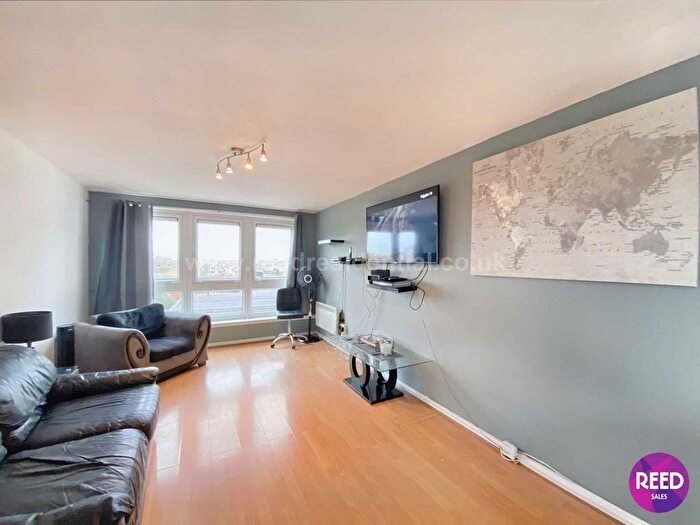 1 Bedroom Flat To Rent In Brecon Flats, Westcliff On Sea, SS0