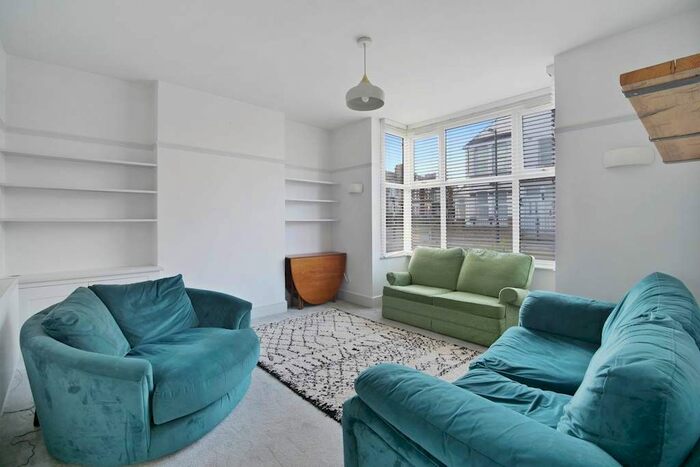 2 Bedroom Flat To Rent In Stanger Road, London, SE25