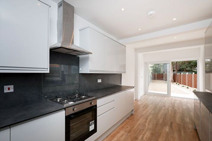 1 Bedroom Flat To Rent In Kneller Road, Twickenham, TW2