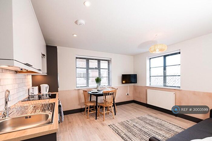 1 Bedroom Flat To Rent In Castle St, Salisbury, SP1
