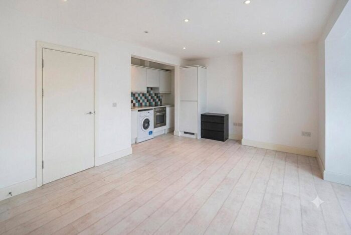 1 Bedroom Apartment To Rent In Finchley Road, Temple Fortune, NW11