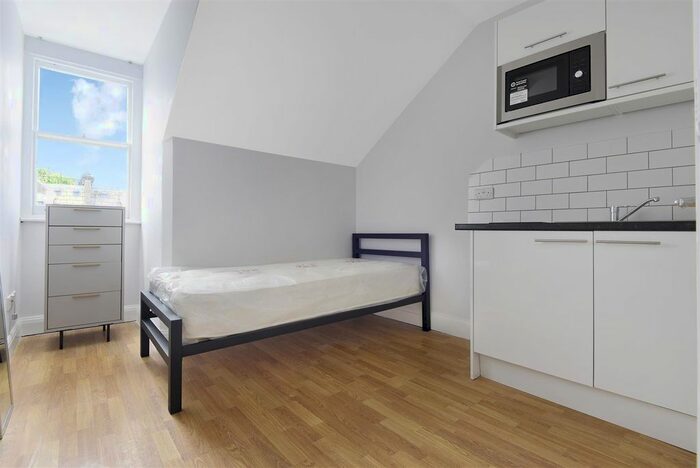 Studio To Rent In Gunterstone Road, West Kensington, W14