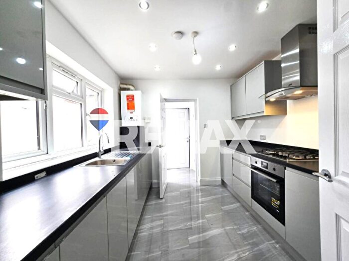 4 Bedroom Terraced House To Rent In Pulleyns Avenue, East Ham, London, E6