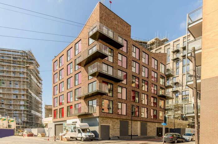 3 Bedroom Flat To Rent In St Vincent Court, Canning Town, London, E16