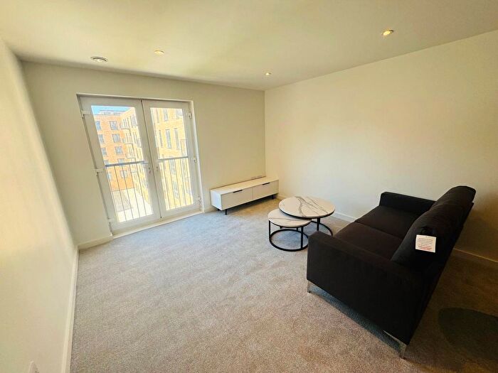 3 Bedroom Flat To Rent In Ordsall Lane, Salford, Greater Manchester, M5