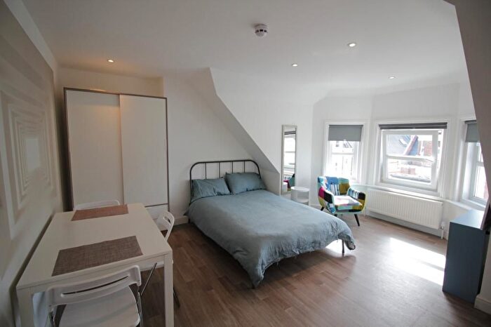 1 Bedroom Flat To Rent In Eldon Place, Westbourne, Bournemouth, BH4