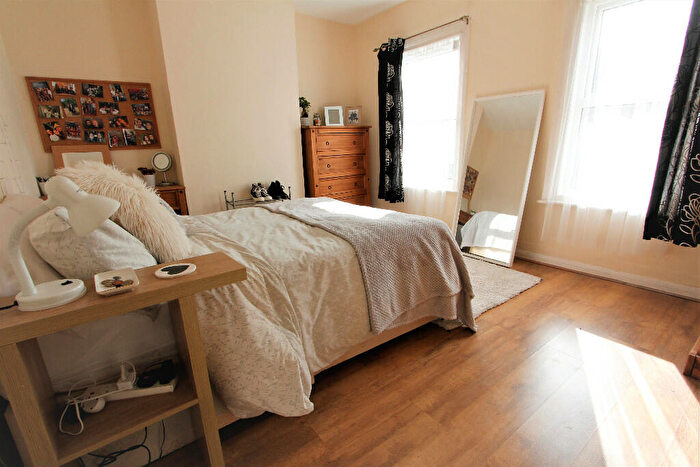 4 Bedroom Terraced House To Rent In De Beauvoir Road, Reading, Berkshire, RG1