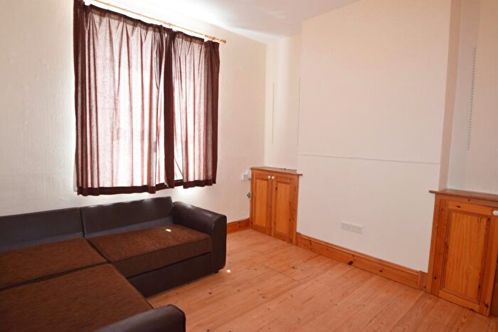4 Bedroom House To Rent In May Street, Cathays, CF24