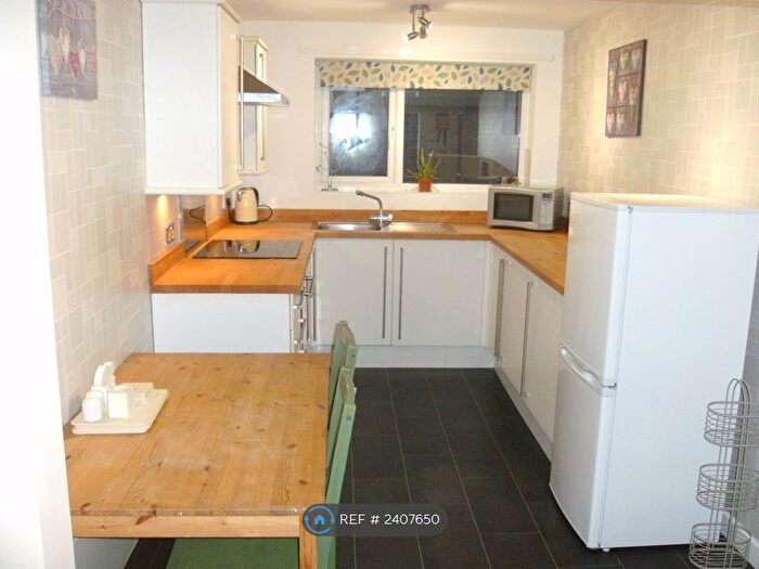2 Bedroom Flat To Rent In Park Lane, Macclesfield, SK11