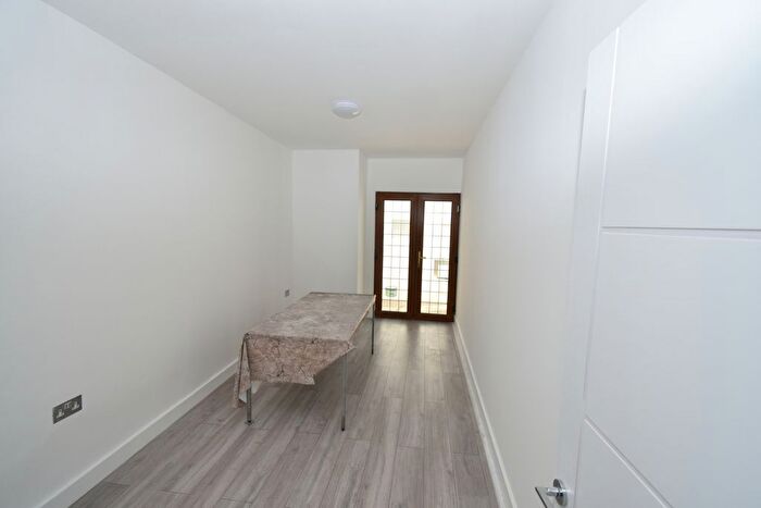 5 Bedroom Flat To Rent In London, W4