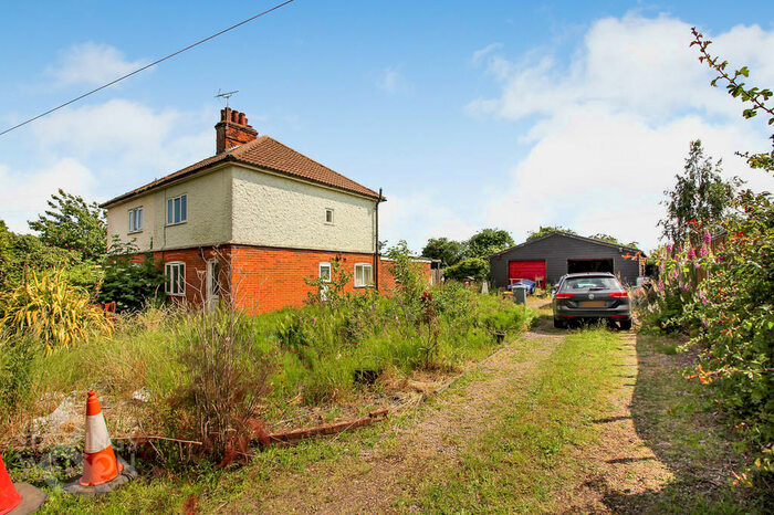 3 Bedroom Semi-Detached House For Sale In Chapel Road, Halvergate, Norwich, NR13