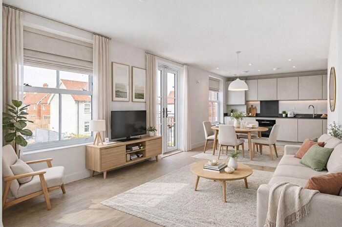 2 Bedroom Apartment For Sale In Manningtree Park, Mistley, Manningtree, CO11