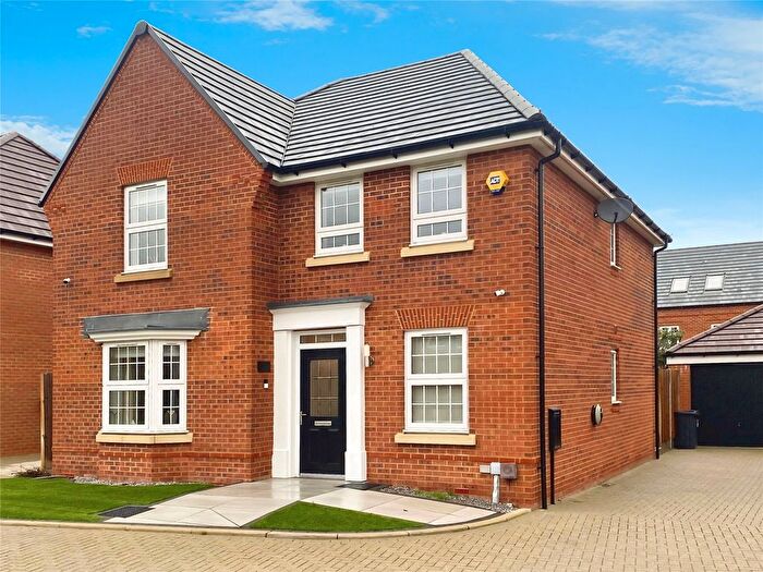 4 Bedroom Detached House For Sale In Lonsdale Road, Wokingham, RG40