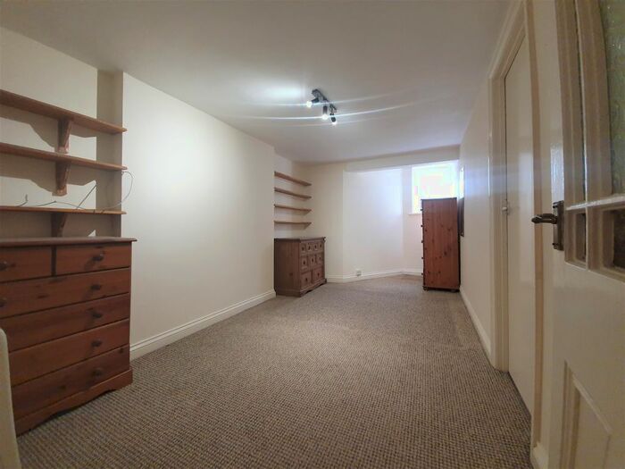 2 Bedroom Flat To Rent In Totnes Road, Paignton, TQ4