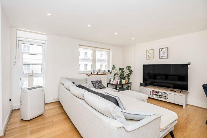2 Bedroom Flat To Rent In Kensington Gardens Square, Notting Hill, W2